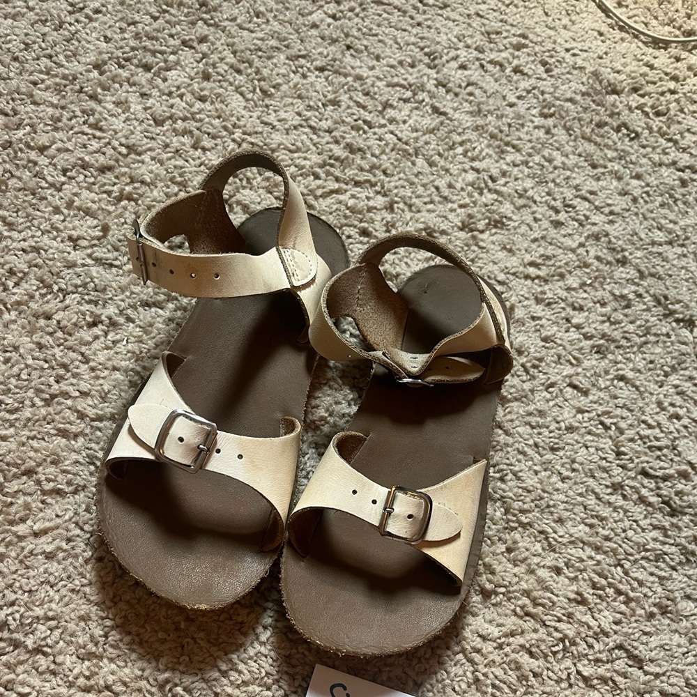 Tan Sandals with Minimalist Design and Slip-On Style